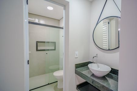 Banheiro de kitnet/studio para alugar com 1 quarto, 20m² em Vila Lageado, São Paulo