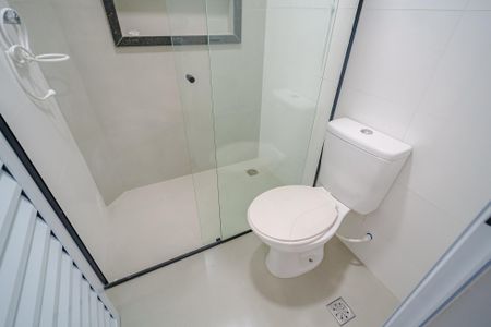 Banheiro de kitnet/studio para alugar com 1 quarto, 20m² em Vila Lageado, São Paulo