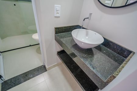 Banheiro de kitnet/studio para alugar com 1 quarto, 20m² em Vila Lageado, São Paulo