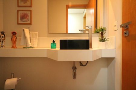 Apartamento à venda com 173m², 3 quartos e 3 vagas Apartamento à venda com 173m², 3 quartos e 3 vagasLavabo