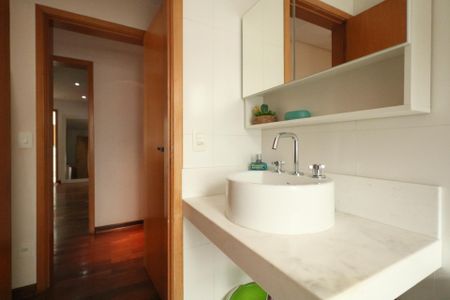 Apartamento à venda com 173m², 3 quartos e 3 vagas Apartamento à venda com 173m², 3 quartos e 3 vagasBanheiro da Suíte 1