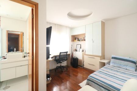 Apartamento à venda com 173m², 3 quartos e 3 vagas Apartamento à venda com 173m², 3 quartos e 3 vagasSuíte 2