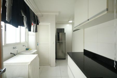 Apartamento à venda com 173m², 3 quartos e 3 vagas Apartamento à venda com 173m², 3 quartos e 3 vagasÁrea de Serviço
