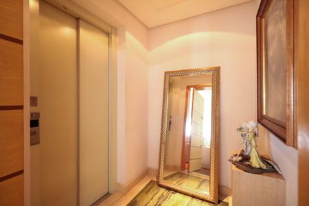 Apartamento à venda com 173m², 3 quartos e 3 vagas Apartamento à venda com 173m², 3 quartos e 3 vagasHall Privativo