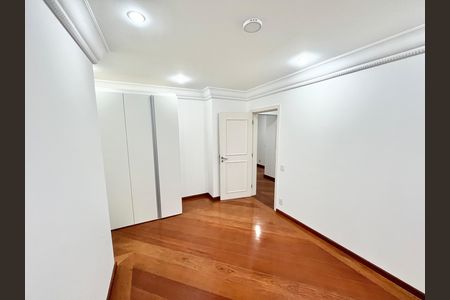 Apartamento à venda com 290m², 5 quartos e 4 vagas Apartamento à venda com 290m², 5 quartos e 4 vagasQuarto 2 - Suíte