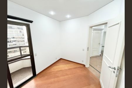 Apartamento à venda com 290m², 5 quartos e 4 vagas Apartamento à venda com 290m², 5 quartos e 4 vagasEscritório