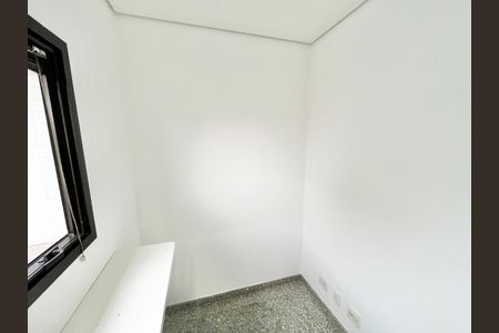 Apartamento à venda com 290m², 5 quartos e 4 vagas Apartamento à venda com 290m², 5 quartos e 4 vagasQuarto de Serviço