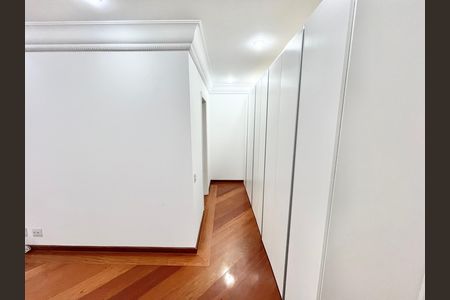 Apartamento à venda com 290m², 5 quartos e 4 vagas Apartamento à venda com 290m², 5 quartos e 4 vagasQuarto 2 - Suíte