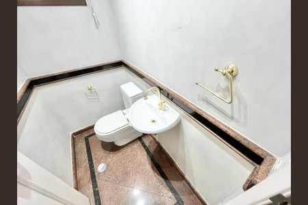 Apartamento à venda com 290m², 5 quartos e 4 vagas Apartamento à venda com 290m², 5 quartos e 4 vagasLavabo