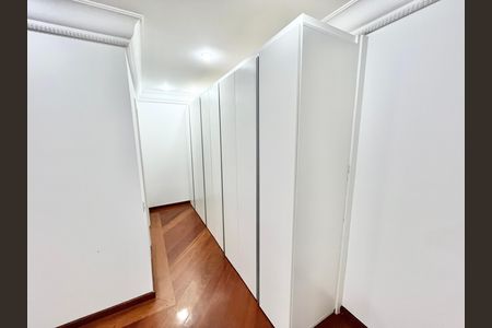 Apartamento à venda com 290m², 5 quartos e 4 vagas Apartamento à venda com 290m², 5 quartos e 4 vagasQuarto 2 - Suíte