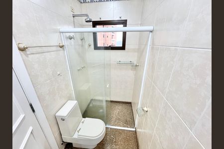 Apartamento à venda com 290m², 5 quartos e 4 vagas Apartamento à venda com 290m², 5 quartos e 4 vagasBanheiro da Suíte 1