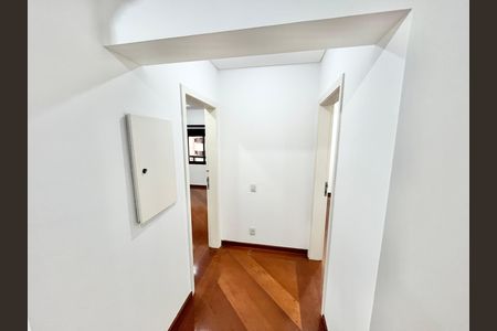 Apartamento à venda com 290m², 5 quartos e 4 vagas Apartamento à venda com 290m², 5 quartos e 4 vagasCopa