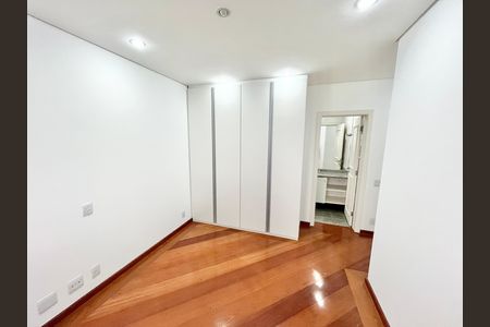 Apartamento à venda com 290m², 5 quartos e 4 vagas Apartamento à venda com 290m², 5 quartos e 4 vagasQuarto 4 - Suíte