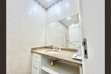 Apartamento à venda com 290m², 5 quartos e 4 vagas Apartamento à venda com 290m², 5 quartos e 4 vagasBanheiro da Suíte 1