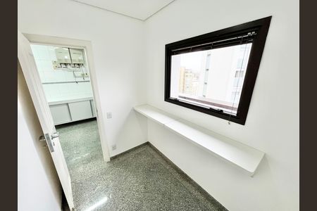 Apartamento à venda com 290m², 5 quartos e 4 vagas Apartamento à venda com 290m², 5 quartos e 4 vagasQuarto de Serviço 2