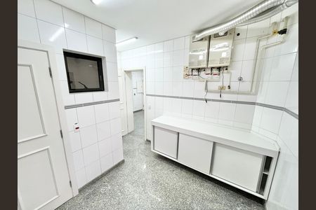 Apartamento à venda com 290m², 5 quartos e 4 vagas Apartamento à venda com 290m², 5 quartos e 4 vagasÁrea de Serviço