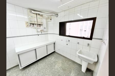 Apartamento à venda com 290m², 5 quartos e 4 vagas Apartamento à venda com 290m², 5 quartos e 4 vagasÁrea de Serviço