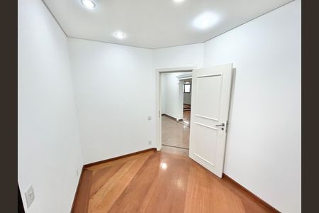 Apartamento à venda com 290m², 5 quartos e 4 vagas Apartamento à venda com 290m², 5 quartos e 4 vagasEscritório