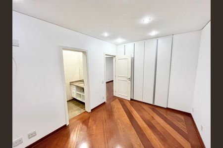 Apartamento à venda com 290m², 5 quartos e 4 vagas Apartamento à venda com 290m², 5 quartos e 4 vagasQuarto -1 Suíte