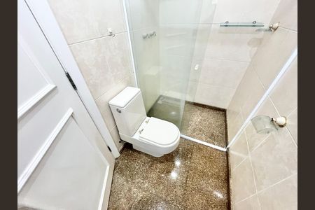 Apartamento à venda com 290m², 5 quartos e 4 vagas Apartamento à venda com 290m², 5 quartos e 4 vagasBanheiro da Suíte 1
