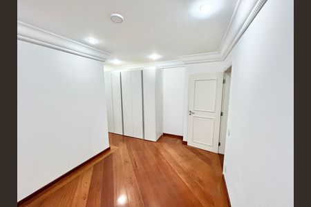Apartamento à venda com 290m², 5 quartos e 4 vagas Apartamento à venda com 290m², 5 quartos e 4 vagasQuarto 2 - Suíte