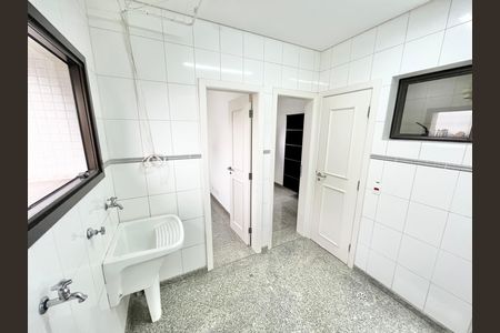 Apartamento à venda com 290m², 5 quartos e 4 vagas Apartamento à venda com 290m², 5 quartos e 4 vagasÁrea de Serviço