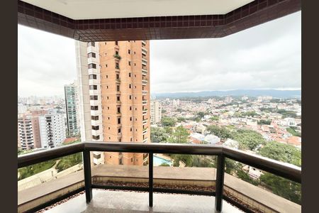 Apartamento à venda com 290m², 5 quartos e 4 vagas Apartamento à venda com 290m², 5 quartos e 4 vagasQuarto 2 - Suíte Varanda