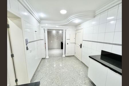 Apartamento à venda com 290m², 5 quartos e 4 vagas Apartamento à venda com 290m², 5 quartos e 4 vagasCozinha