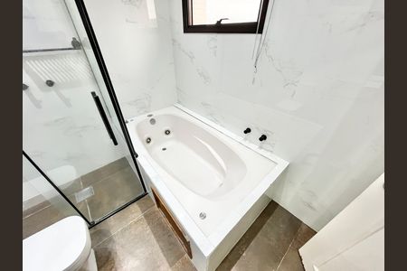 Apartamento à venda com 290m², 5 quartos e 4 vagas Apartamento à venda com 290m², 5 quartos e 4 vagasBanheiro da Suíte 2