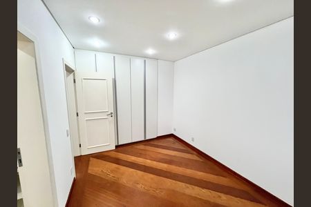 Apartamento à venda com 290m², 5 quartos e 4 vagas Apartamento à venda com 290m², 5 quartos e 4 vagasQuarto -1 Suíte