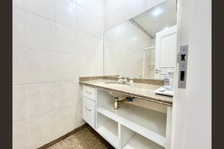 Apartamento à venda com 290m², 5 quartos e 4 vagas Apartamento à venda com 290m², 5 quartos e 4 vagasBanheiro da Suíte 1
