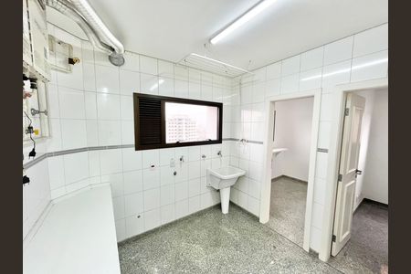 Apartamento à venda com 290m², 5 quartos e 4 vagas Apartamento à venda com 290m², 5 quartos e 4 vagasÁrea de Serviço