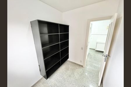 Apartamento à venda com 290m², 5 quartos e 4 vagas Apartamento à venda com 290m², 5 quartos e 4 vagasQuarto de Serviço 2