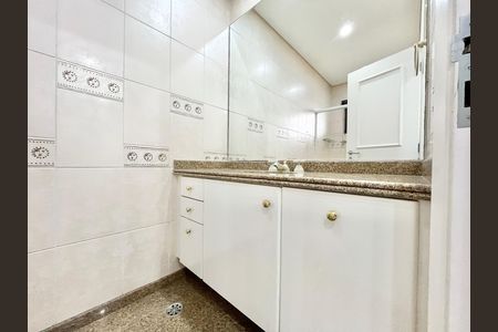 Apartamento à venda com 290m², 5 quartos e 4 vagas Apartamento à venda com 290m², 5 quartos e 4 vagasBanheiro da Suíte 3