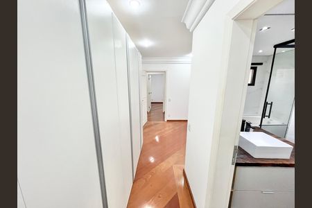 Apartamento à venda com 290m², 5 quartos e 4 vagas Apartamento à venda com 290m², 5 quartos e 4 vagasQuarto 2 - Suíte