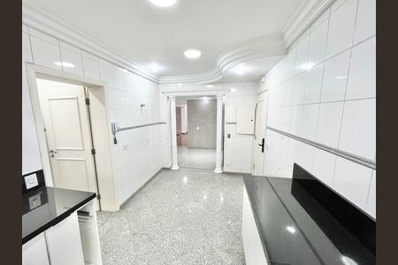 Apartamento à venda com 290m², 5 quartos e 4 vagas Apartamento à venda com 290m², 5 quartos e 4 vagasCozinha