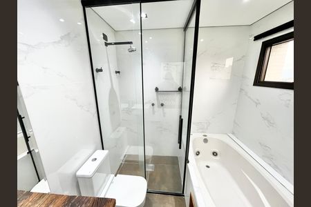 Apartamento à venda com 290m², 5 quartos e 4 vagas Apartamento à venda com 290m², 5 quartos e 4 vagasBanheiro da Suíte 2