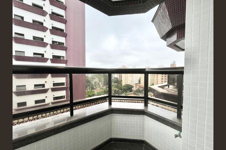 Apartamento à venda com 290m², 5 quartos e 4 vagas Apartamento à venda com 290m², 5 quartos e 4 vagasQuarto 3 - Suíte Varanda