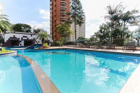Apartamento à venda com 290m², 5 quartos e 4 vagas Apartamento à venda com 290m², 5 quartos e 4 vagasÁrea comum - Piscina