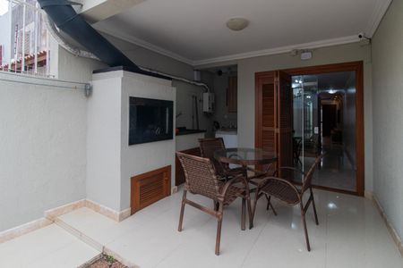 Casa à venda com 110m², 3 quartos e 2 vagasQuintal