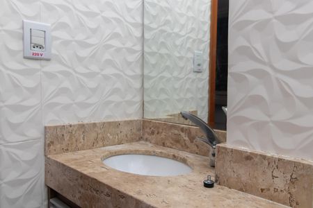 Casa à venda com 110m², 3 quartos e 2 vagasBanheiro