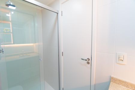 Apartamento para alugar com 65m², 2 quartos e 1 vaga Apartamento para alugar com 65m², 2 quartos e 1 vagaBanheiro social