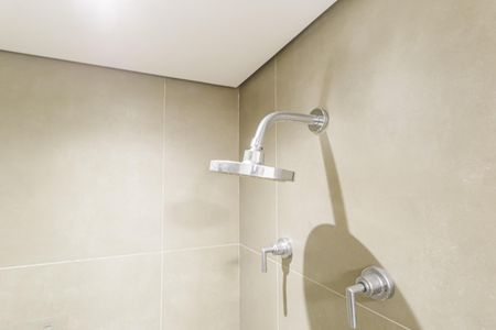 Banheiro de kitnet/studio para alugar com 1 quarto, 30m² em Indianópolis, São Paulo