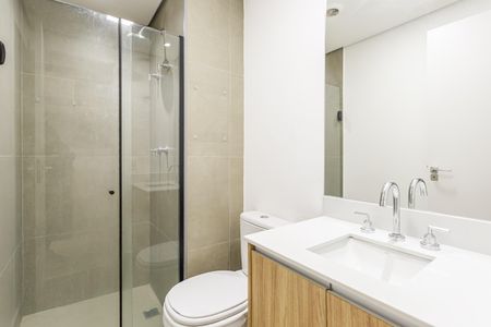 Banheiro de kitnet/studio para alugar com 1 quarto, 30m² em Indianópolis, São Paulo