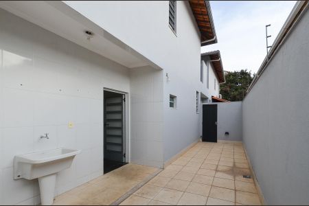 Casa à venda com 219m², 3 quartos e 4 vagas Casa à venda com 219m², 3 quartos e 4 vagasÁrea de Serviço