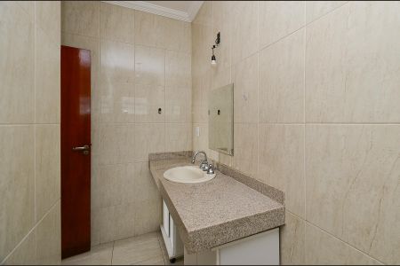 Casa à venda com 219m², 3 quartos e 4 vagas Casa à venda com 219m², 3 quartos e 4 vagasBanheiro Social 1