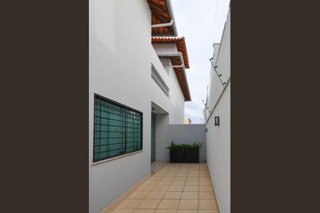 Casa à venda com 219m², 3 quartos e 4 vagas Casa à venda com 219m², 3 quartos e 4 vagasEntrada