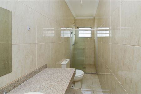 Casa à venda com 219m², 3 quartos e 4 vagas Casa à venda com 219m², 3 quartos e 4 vagasBanheiro Social 1