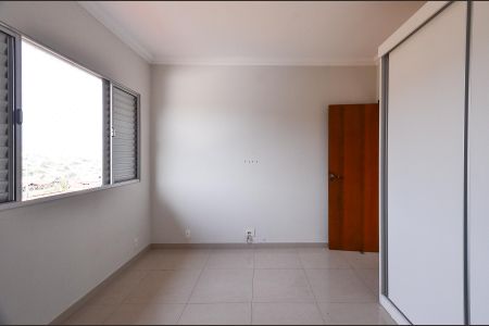 Casa à venda com 219m², 3 quartos e 4 vagas Casa à venda com 219m², 3 quartos e 4 vagasQuarto 1