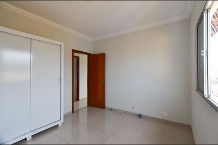 Casa à venda com 219m², 3 quartos e 4 vagas Casa à venda com 219m², 3 quartos e 4 vagasQuarto 2